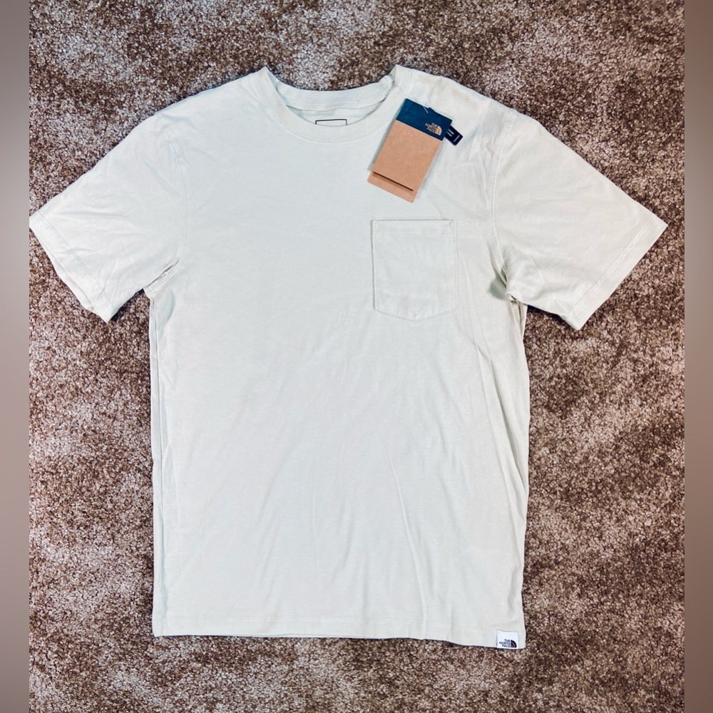 The North Face Pocket Tee Mens Small Gravel/Stone Standard Fit NWT Minimalist